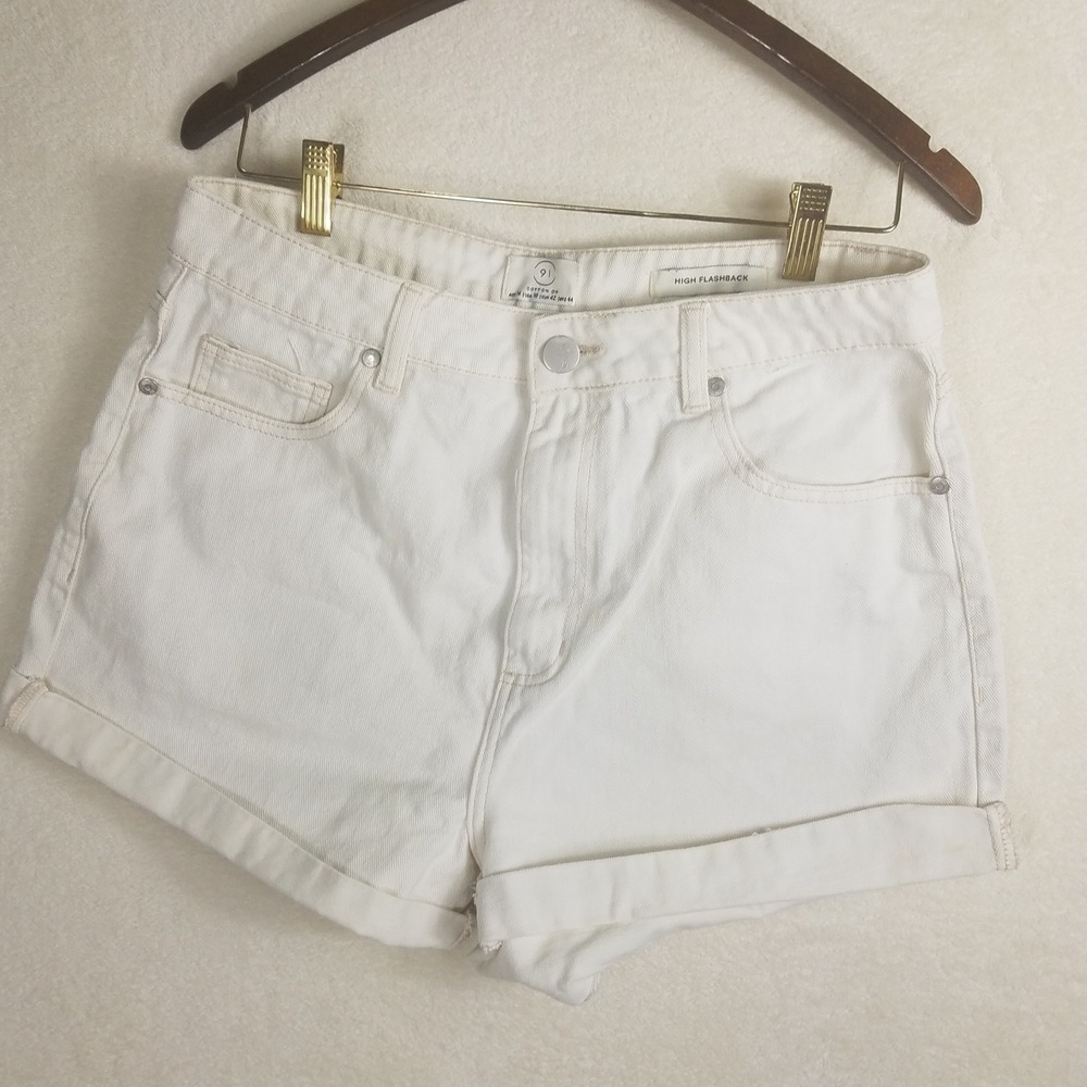 Cotton On High Flashback Shorts W 10 White Y2K High Rise Excellent Cuffed‎ Denim